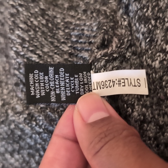 Philomena Petti| Black and White Long Sleeved Polyester - Picture 9 of 10